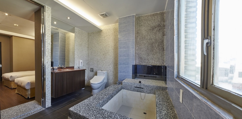 Standard Twin Room - Photo 14