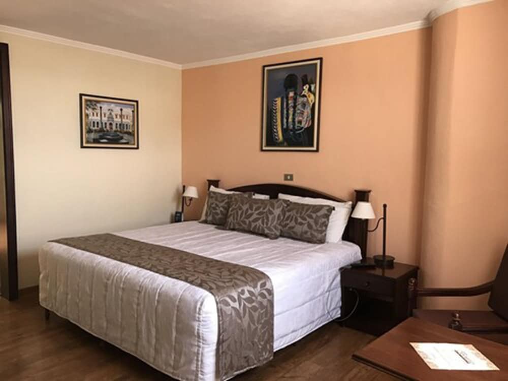 Standard Room, 1 King Bed photo 1