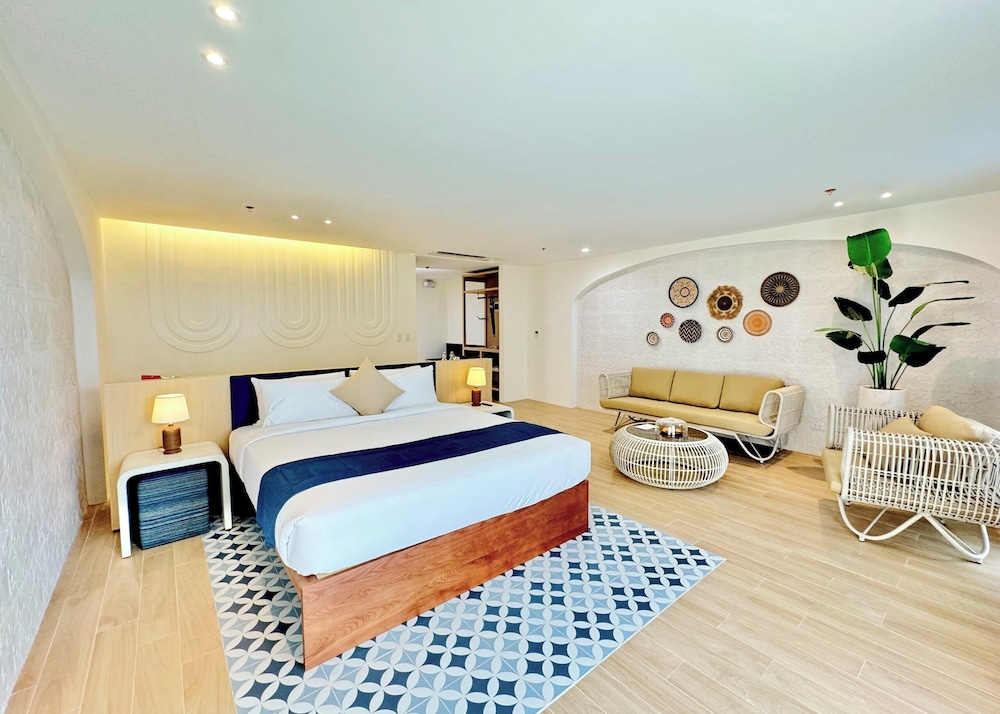 Executive Suite, Balcony, Partial Ocean View
