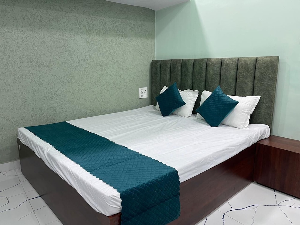 Family Double Room, City View