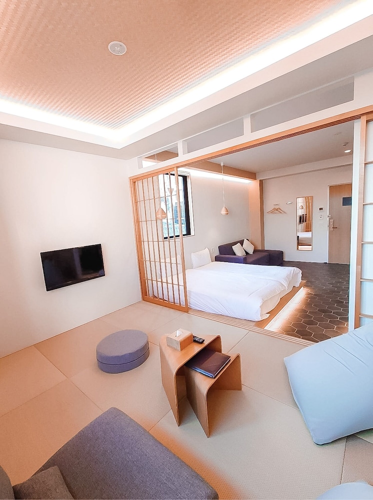 Family Double or Twin Room, Non Smoking, Bathtub thumbnail 5