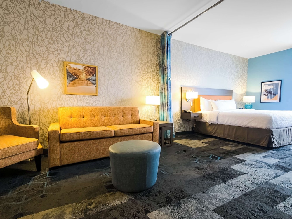 Studio Suite, 1 King Bed, Accessible, Bathtub - Photo 1