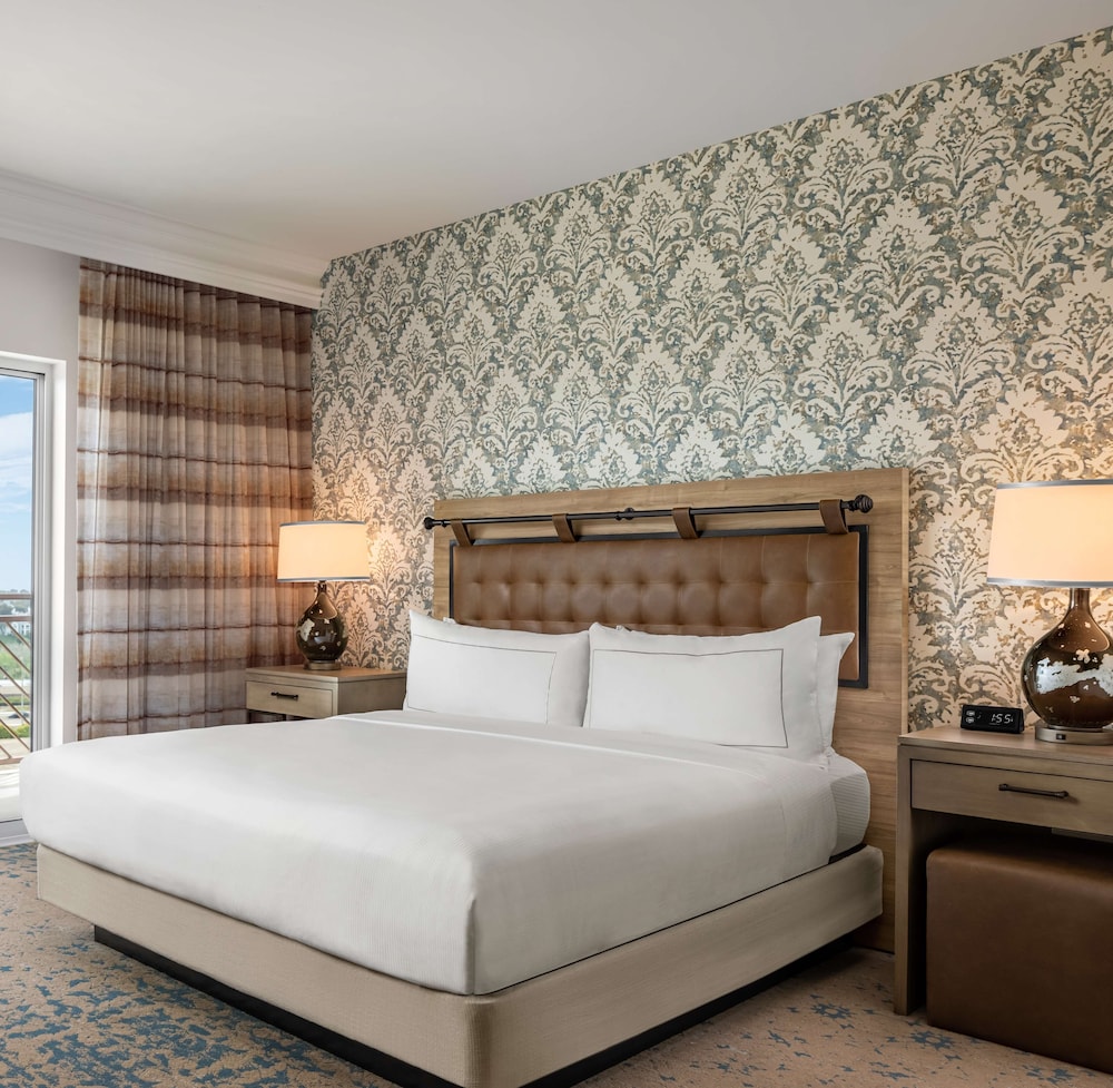 Suite, 1 King Bed, Accessible, Bathtub - Photo 2