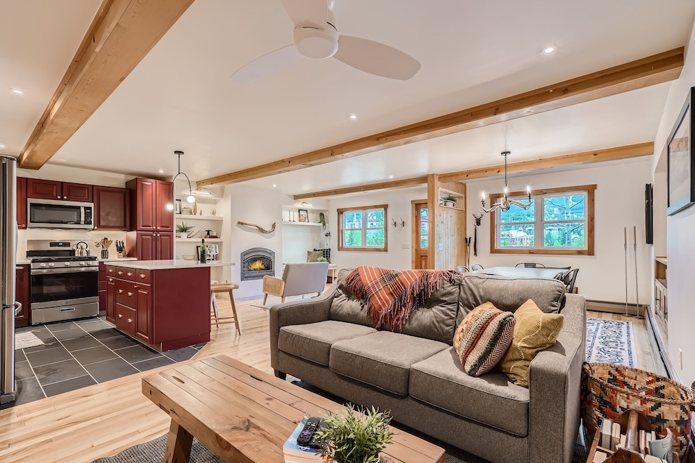 Condo, 2 Bedrooms