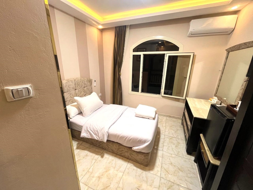 Deluxe Single Room, Pool View
