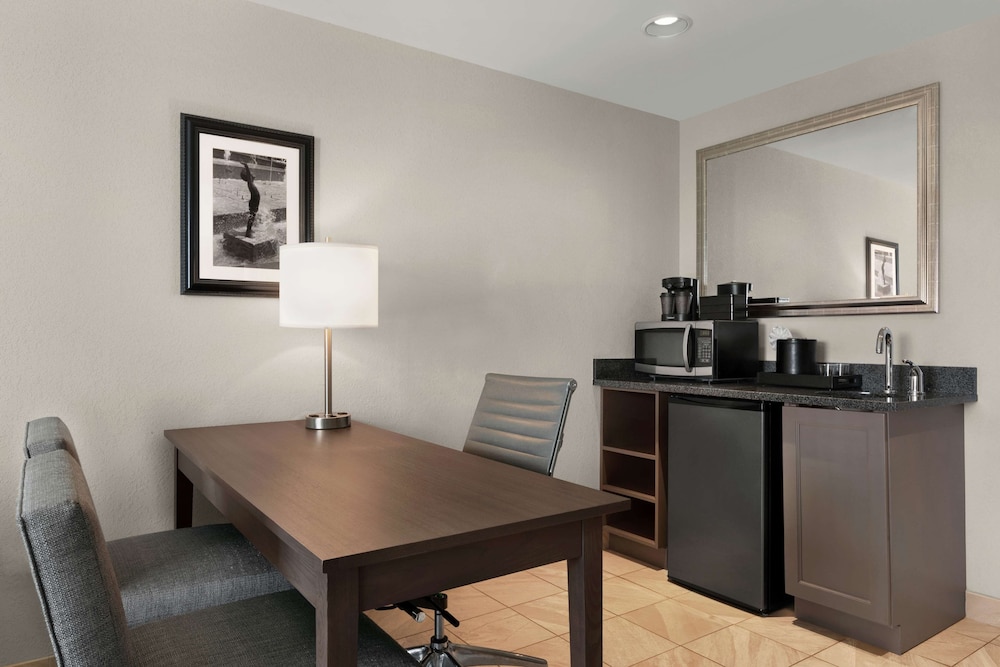 Embassy Suites Charlotte/Ayrsley, Foto 2