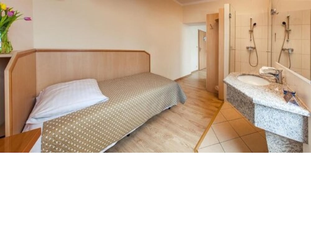 Single Room, Shared Bathroom photo 3