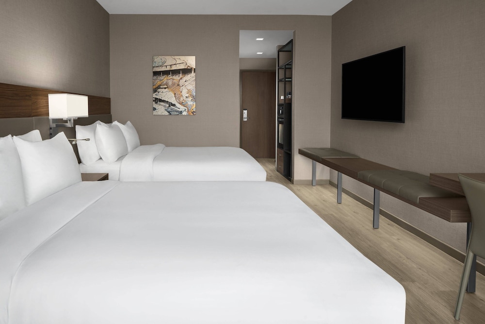Room, 2 Queen Beds (Mobility Accessible, Tub) photo 1