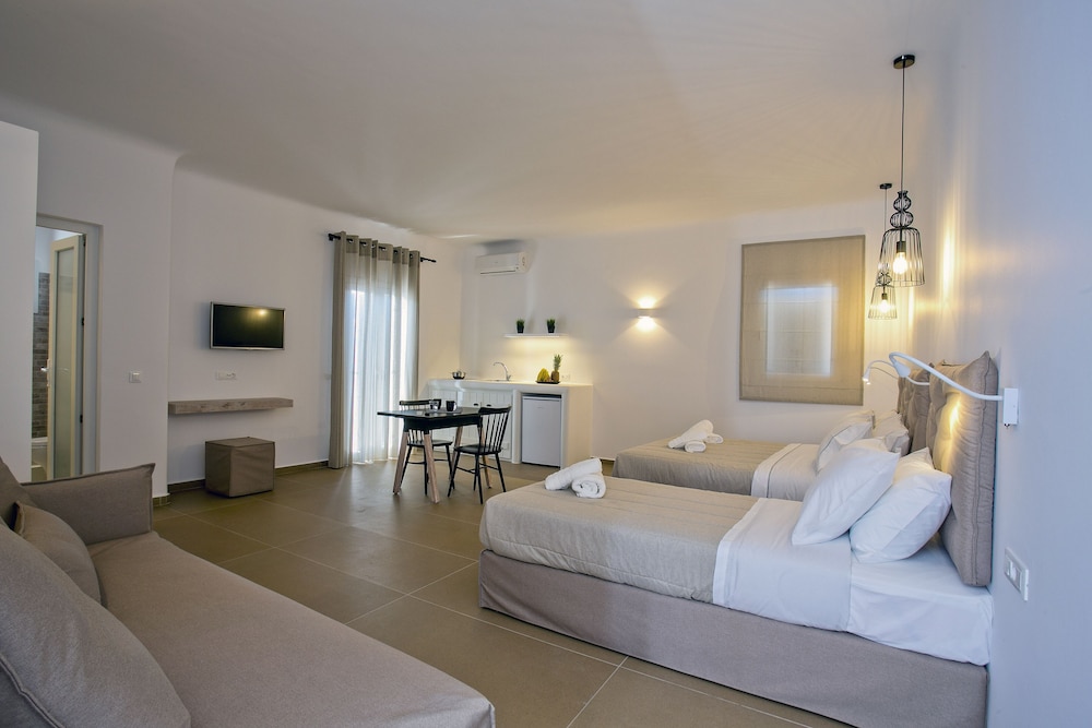 Deluxe Triple Room - Photo 1