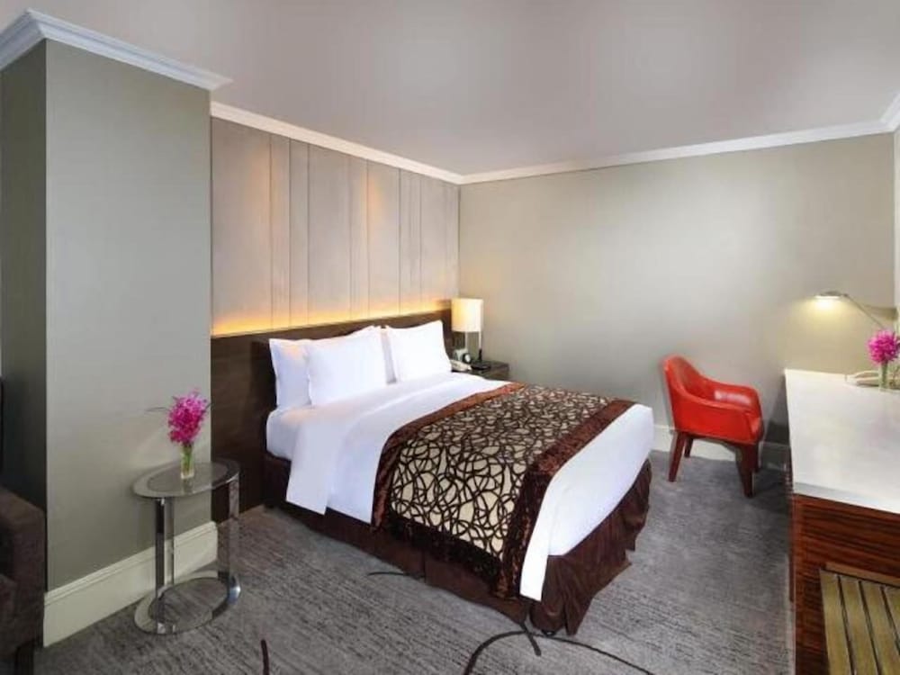 Cathay Building Deluxe Single Room