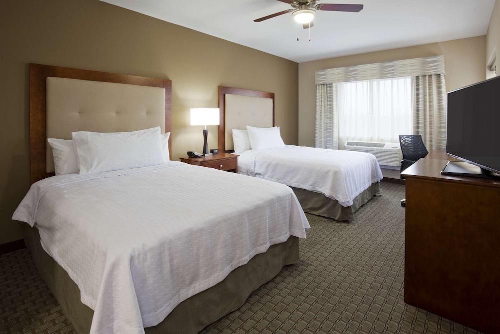 Suite, 2 Queen Beds, Accessible, Bathtub