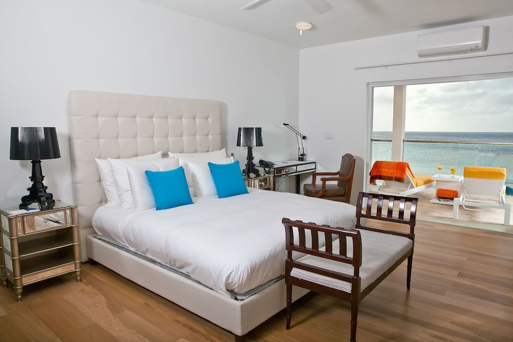 Superior Suite, 1 King Bed, Beach View