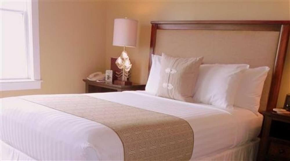 Room, 1 King Bed (Sunset)