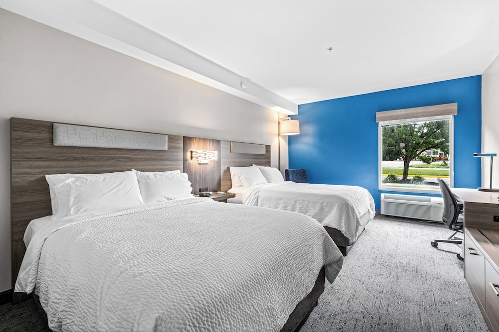 Standard Room, 2 Queen Beds - Photo 4