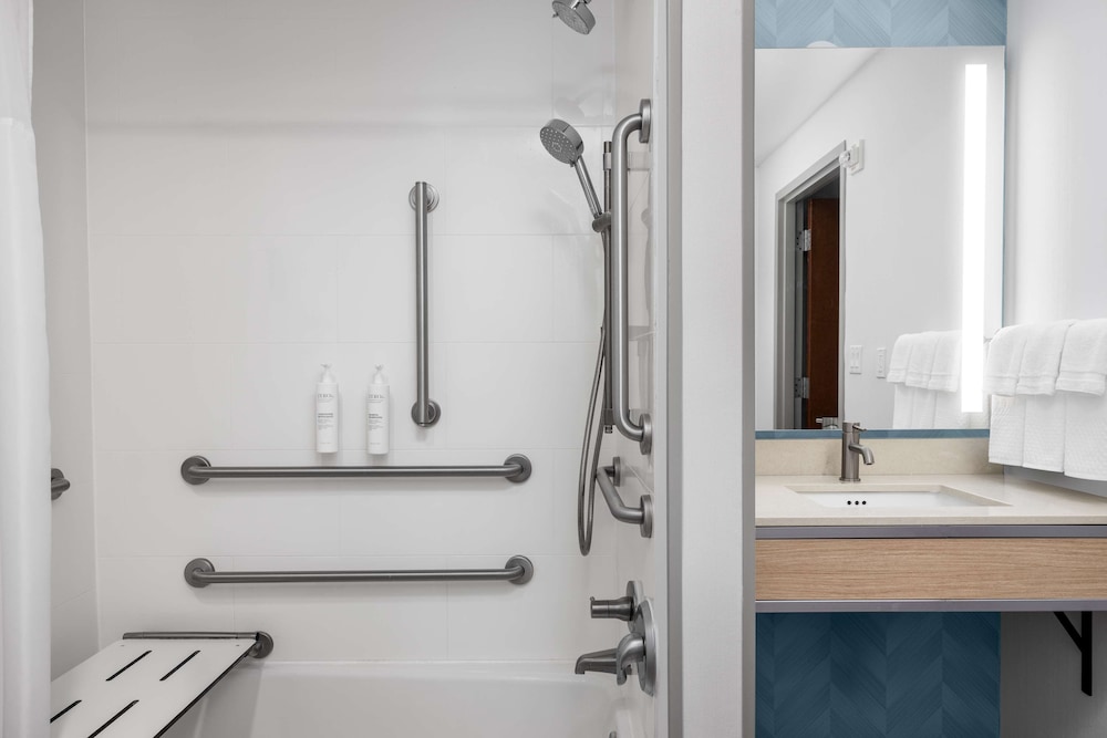 Room, Accessible - Photo 10
