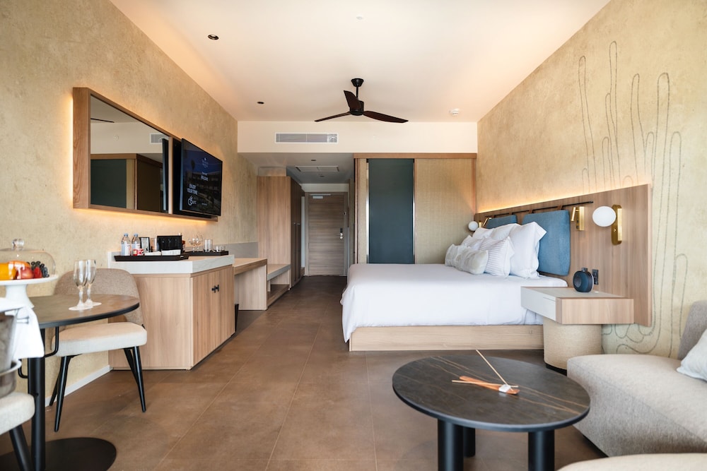 Preferred Club Junior Suite Ocean View King