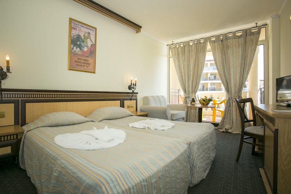 Double Room, Balcony, Partial Sea View photo 1