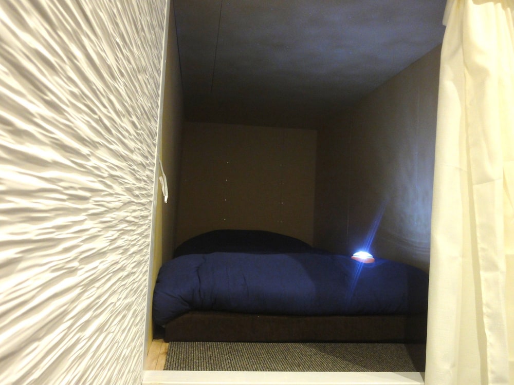 Shared Dormitory, Women only photo 3