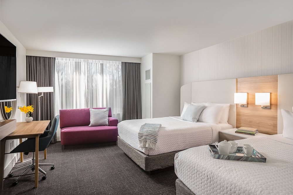 Premium Room, 2 Queen Beds, Corner (Worklife) photo 3