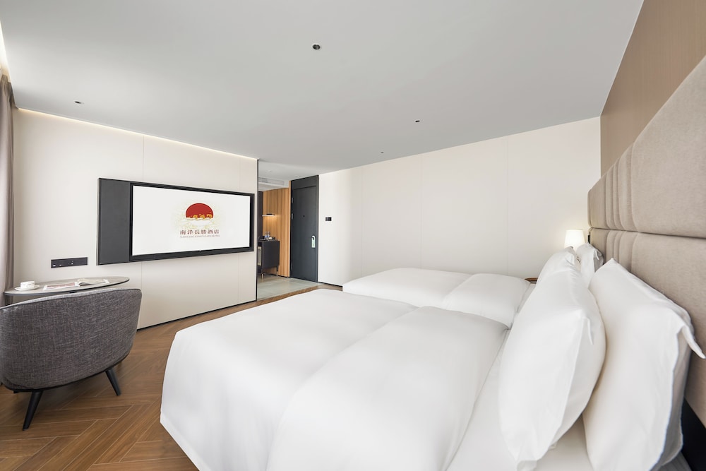 Mansion Twin Beds Room - Photo 3
