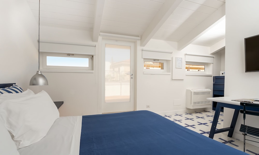 Attic Room photo 2