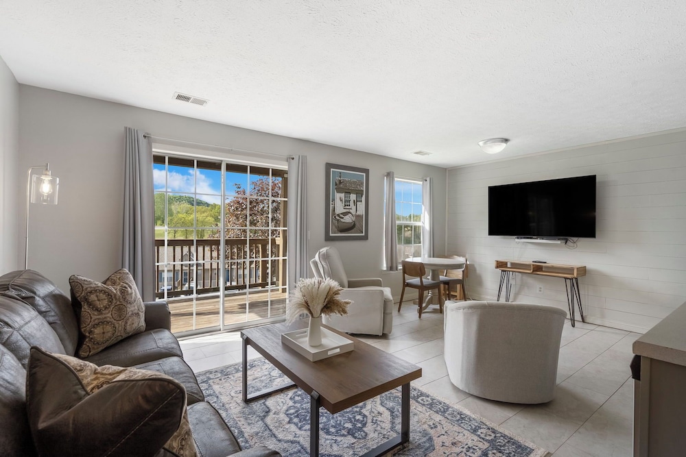 Condo, 1 Queen Bed with Sofa bed, Balcony, Mountain View (Branson Golfers Nook)