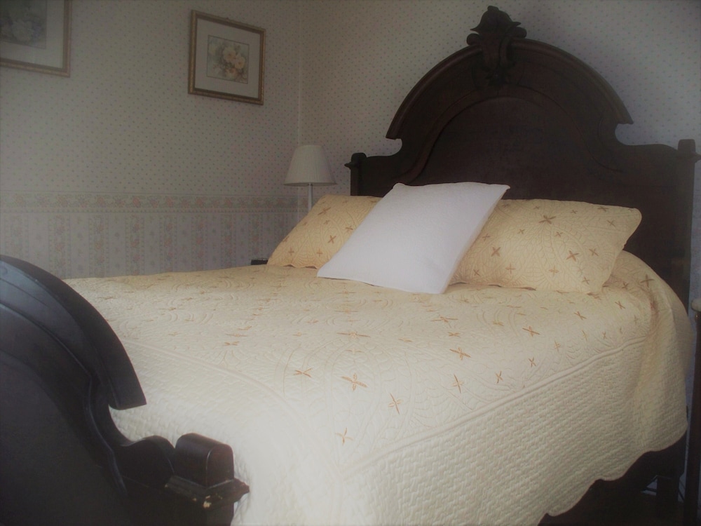 Superior Double Room, Ensuite (Buttercup) photo 1