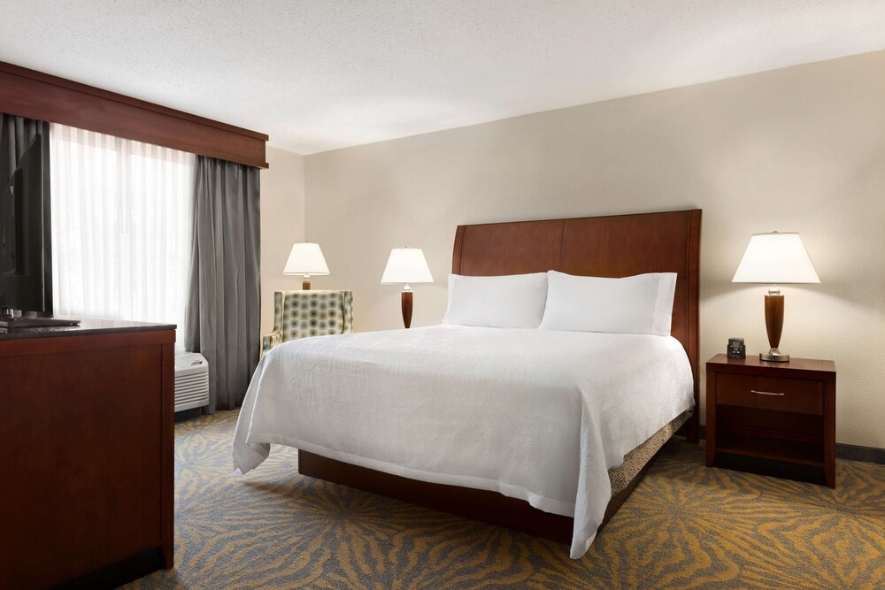 Suite, 1 King Bed, Jetted Tub - Photo 2