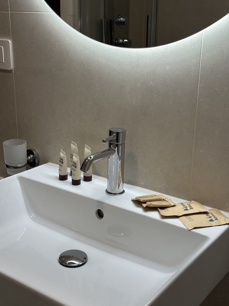 Superior Double or Twin Room - Photo 8