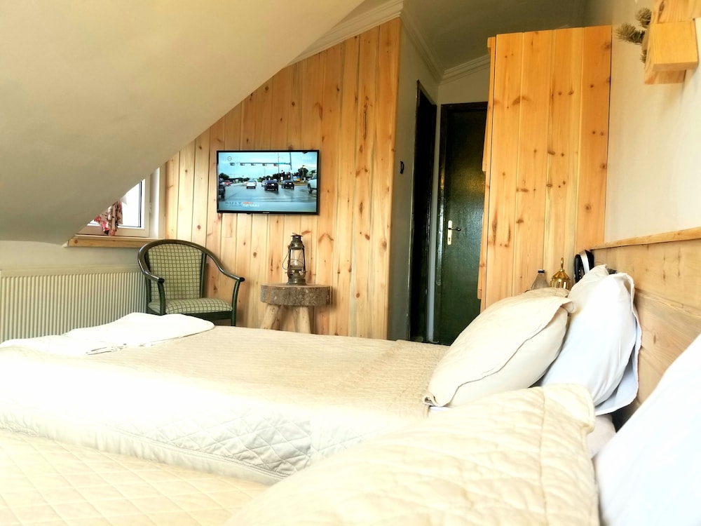 Twin Room (Attic) photo 1