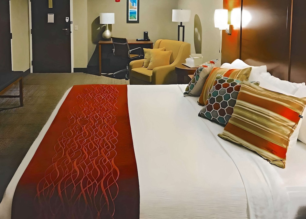Standard Room, 1 King Bed, Non Smoking - Photo 2