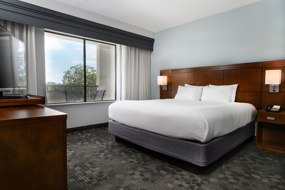 Suite, 1 Bedroom, River View - Photo 1