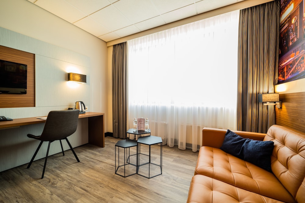 Executive Room - Photo 1