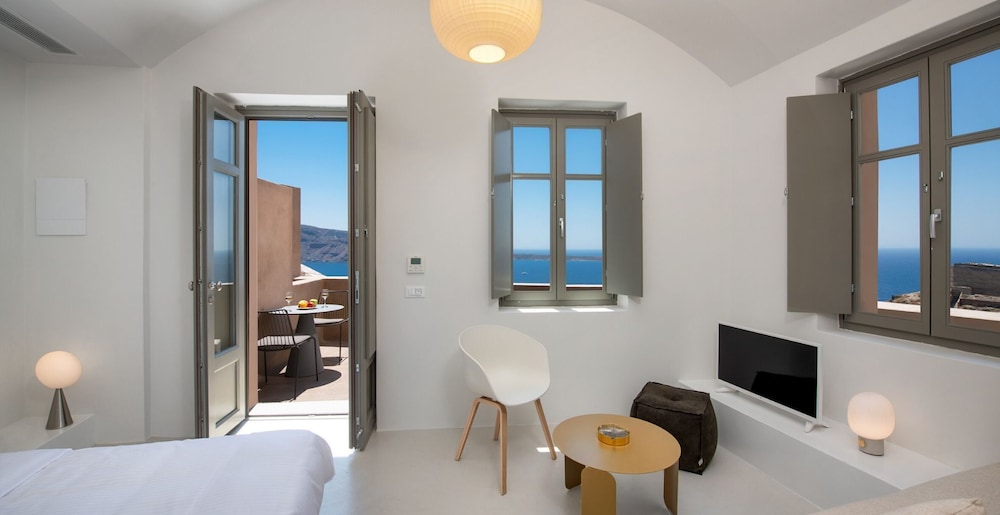 Superior Suite, Jetted Tub, Sea View - Photo 1