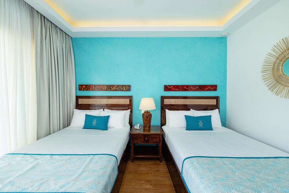 Tropicana Pool View Full Beds - Photo 2