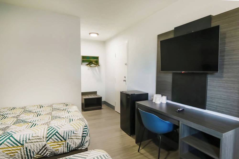 Room, 2 Double Beds, Smoking photo 3