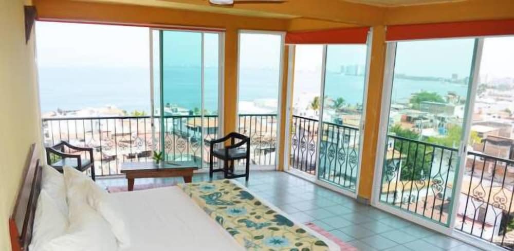 Suite, 1 King Bed, Bay View photo 2
