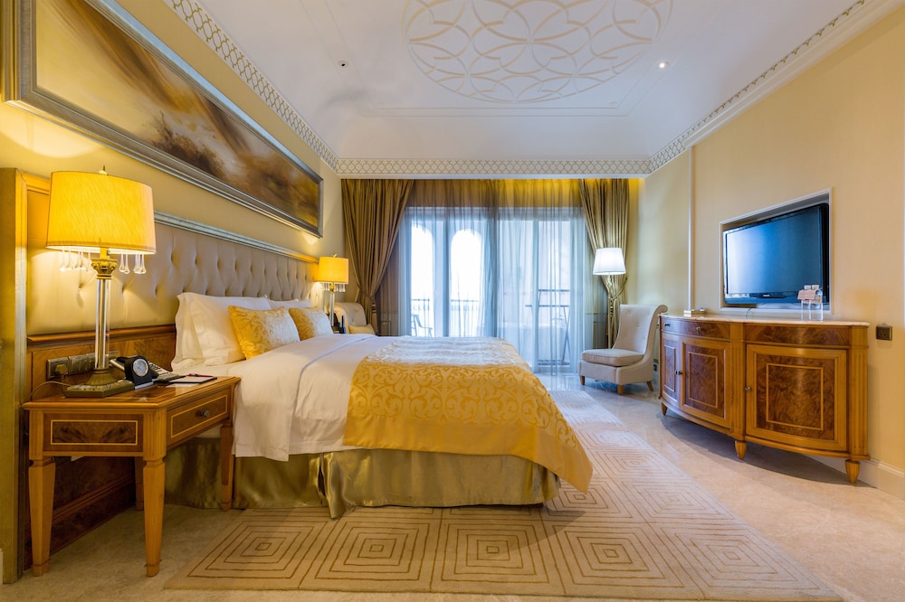 Standard Room, 1 King Bed, Garden View (Sea View) - Photo 4