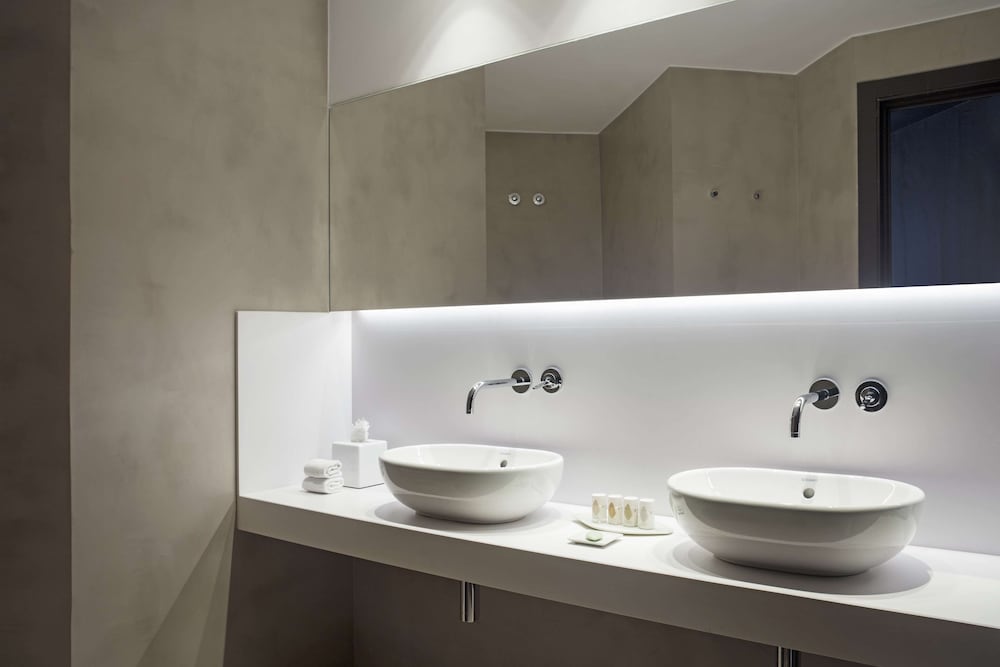 Suite (Modernist Suite) thumbnail 6