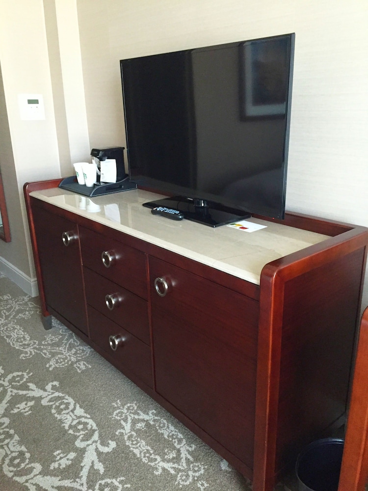 Deluxe Room, 2 Queen Beds, Bathtub - Photo 3
