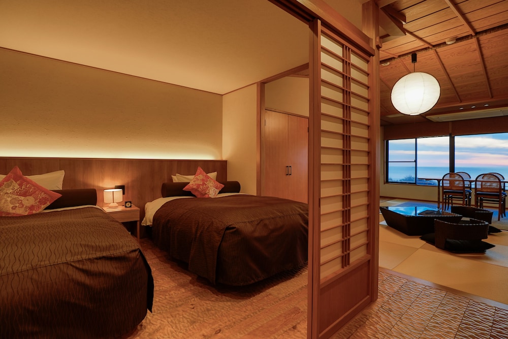 Deluxe Studio, 1 Bedroom, Private Bathroom, Ocean View photo 3