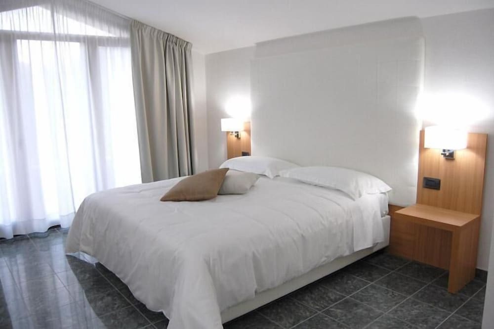 Deluxe Double Room Single Use photo 2
