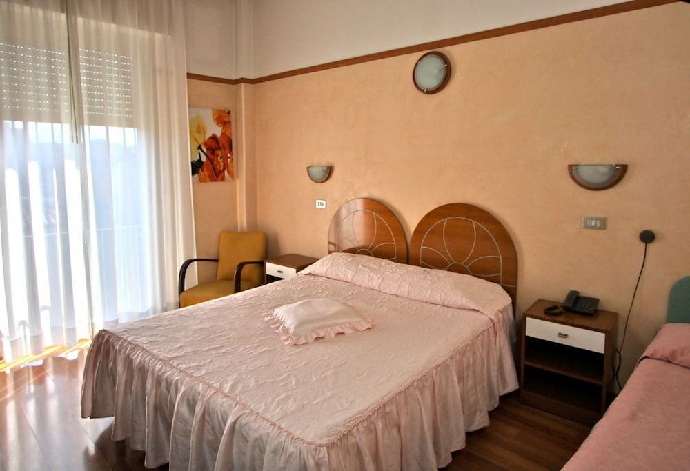 Single Room - Photo 2