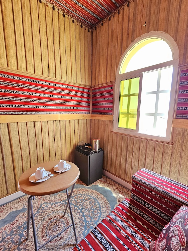 Deluxe Room - Photo 11