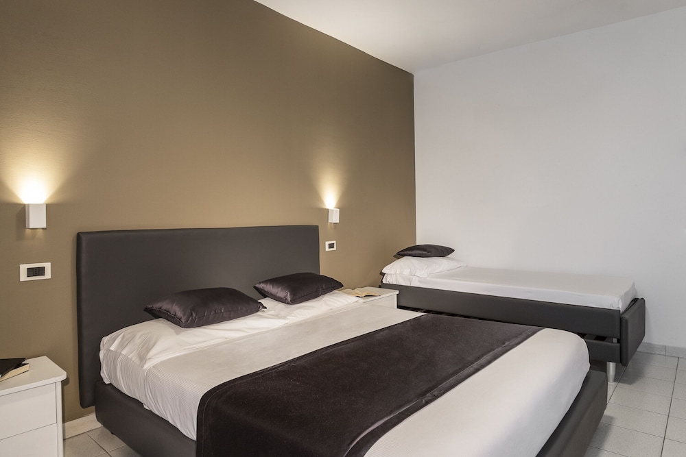 Superior Triple Room photo 3