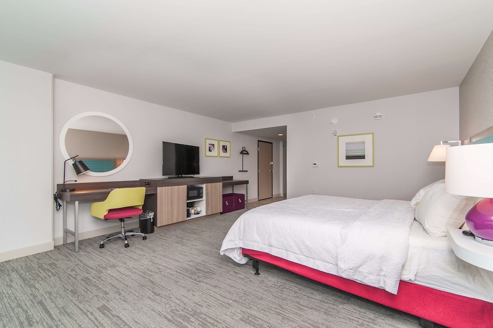 Room, 1 King Bed, Handicap Accessible, Non Smoking (Mobility & Hearing, Roll-in Shower)