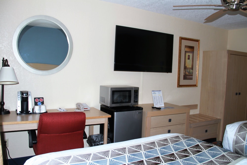 Room, 1 King Bed, Non Smoking - Photo 2