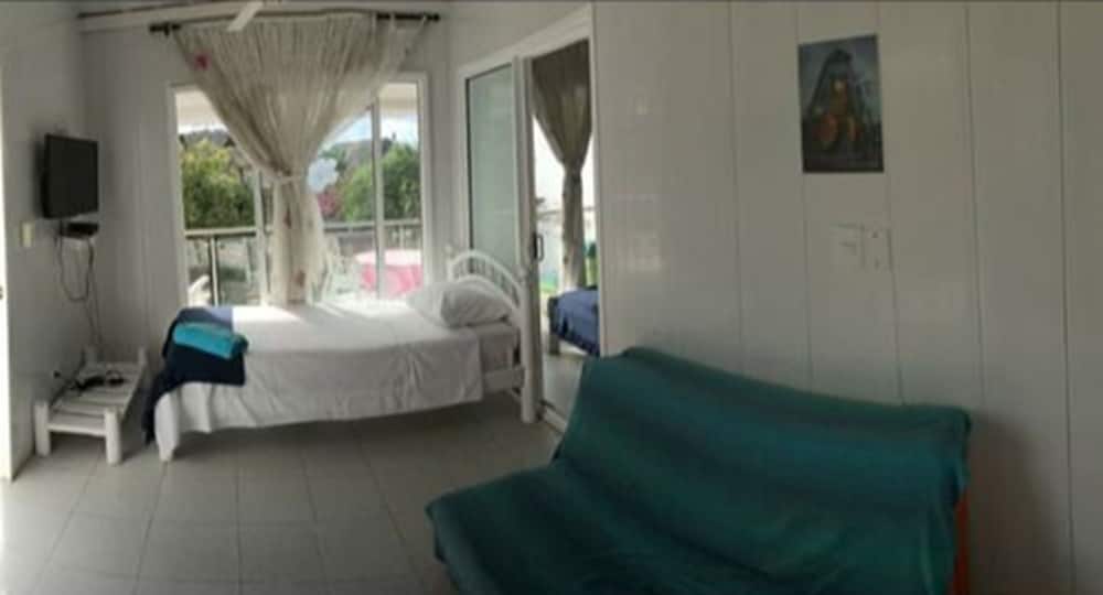 Family House, 3 Bedrooms, Kitchenette, Partial Ocean View