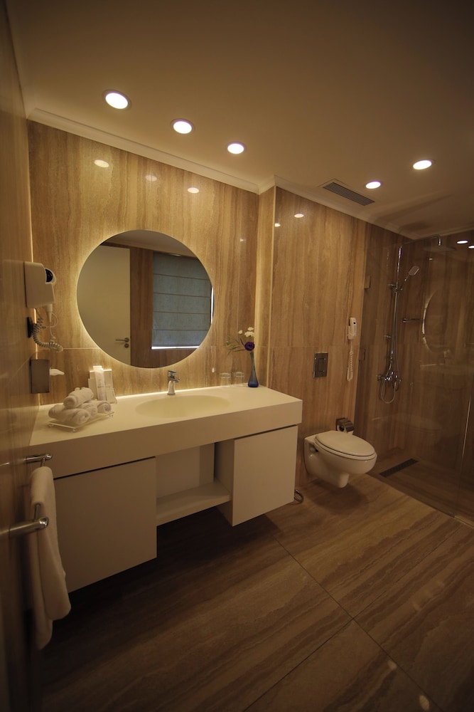 Panoramic Suite, 1 King Bed - Photo 4
