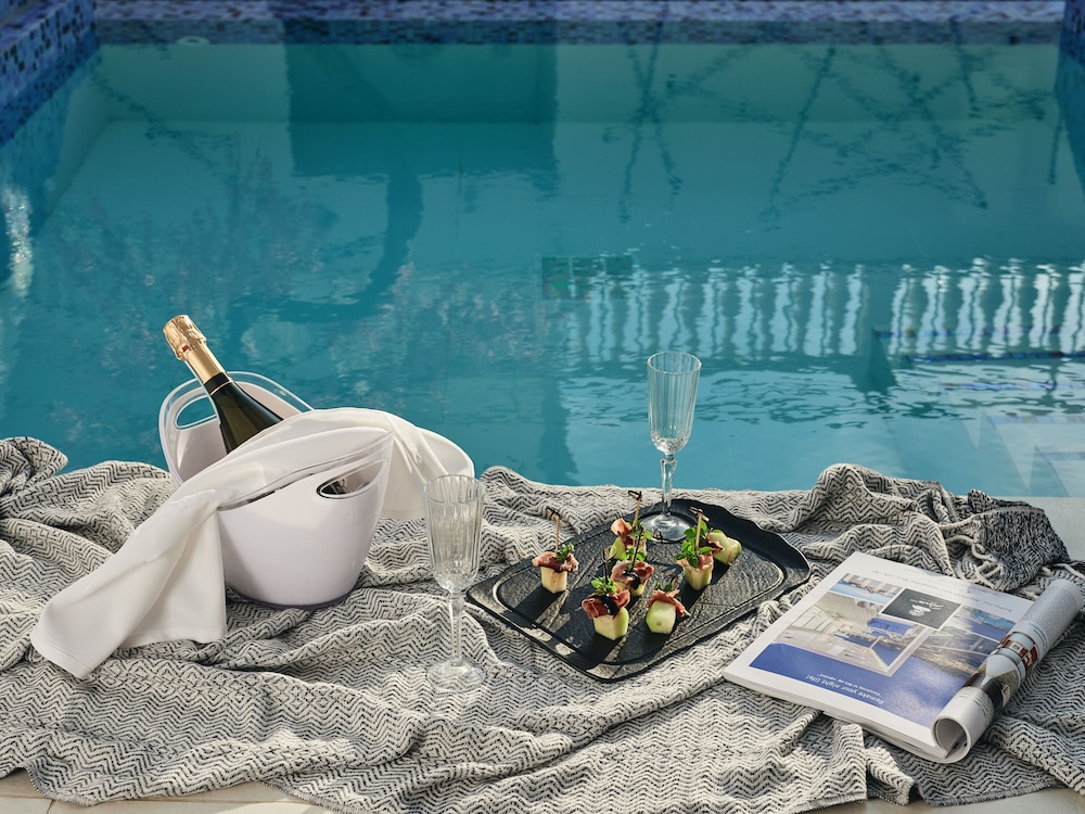 Deluxe Suite, Private Pool - Photo 6